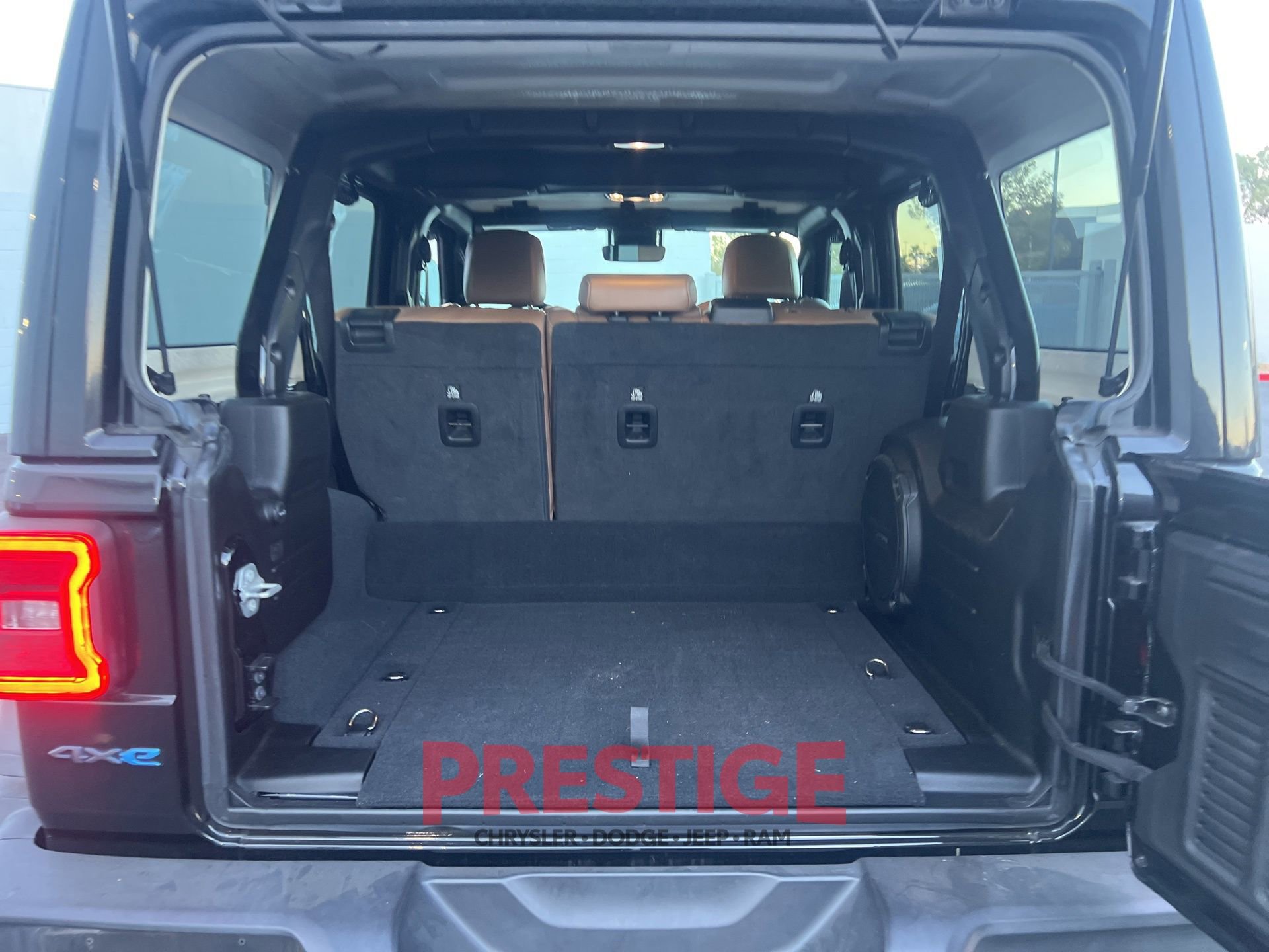 Used 2022 Jeep Wrangler Unlimited Rubicon 4xe AWD/4WD image 21