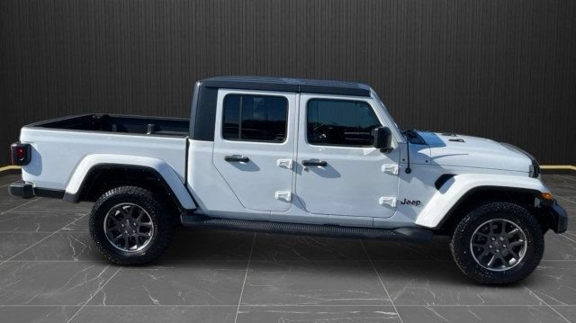 Used 2021 Jeep Gladiator Overland w/ Trailer Tow Package AWD/4WD image 7
