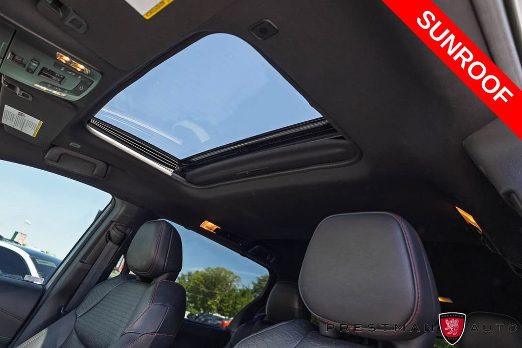 Used 2025 Toyota Sienna XSE FWD image 7