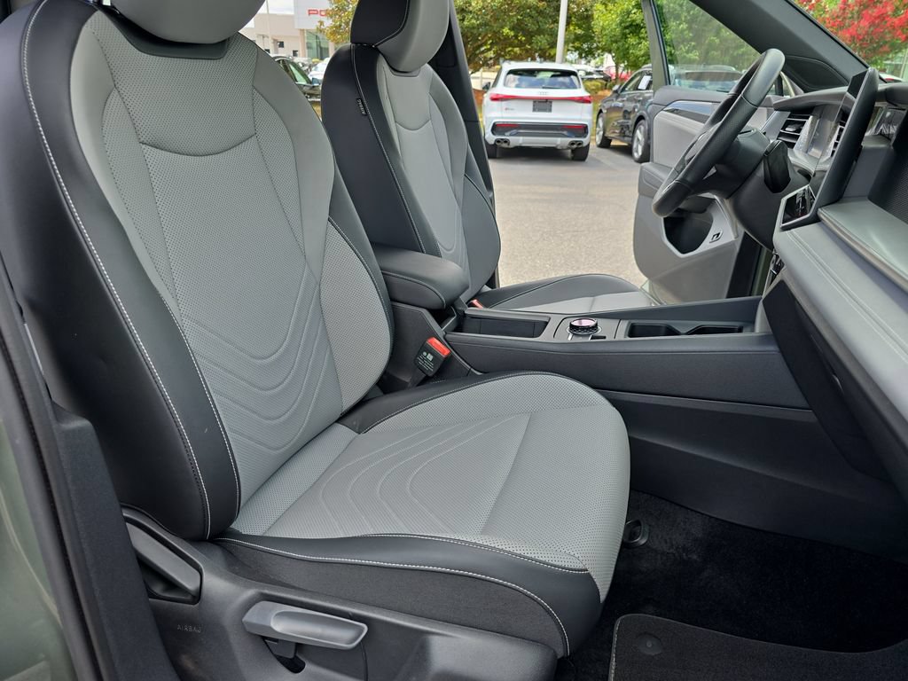 Used 2025 Volkswagen Tiguan SE R-Line AWD/4WD image 10