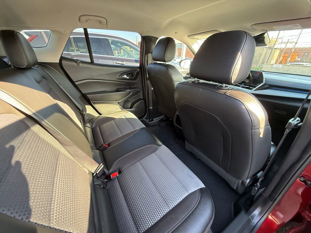 Used 2025 Chevrolet Trax LT w/ LT Convenience Package FWD image 20