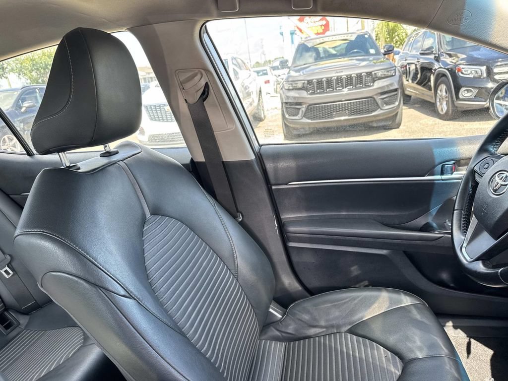 Used 2019 Toyota Camry SE FWD image 12