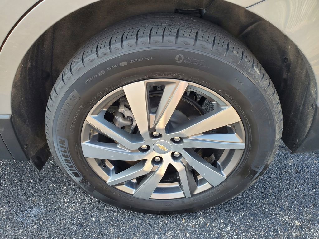 Used 2023 Chevrolet Equinox Premier image 32