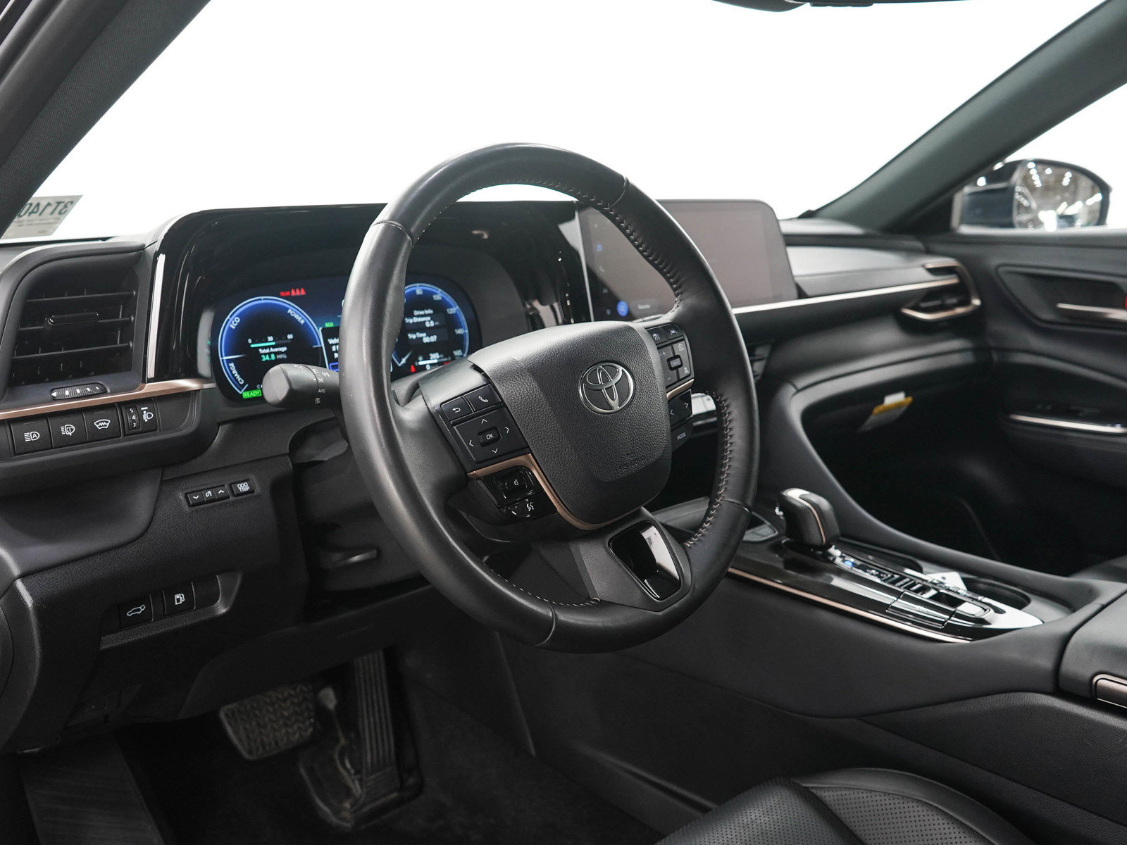 Used 2025 Toyota Crown Signia AWD/4WD image 25