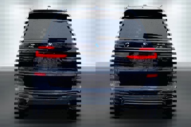 Used 2026 BMW X7 xDrive40i image 3