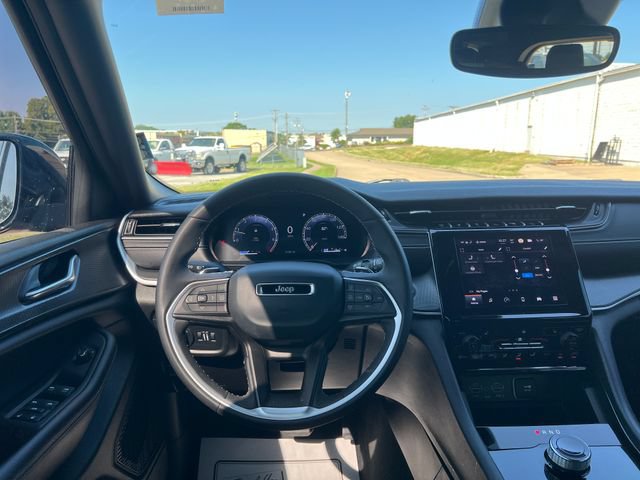 Used 2024 Jeep Grand Cherokee L Altitude AWD/4WD image 20