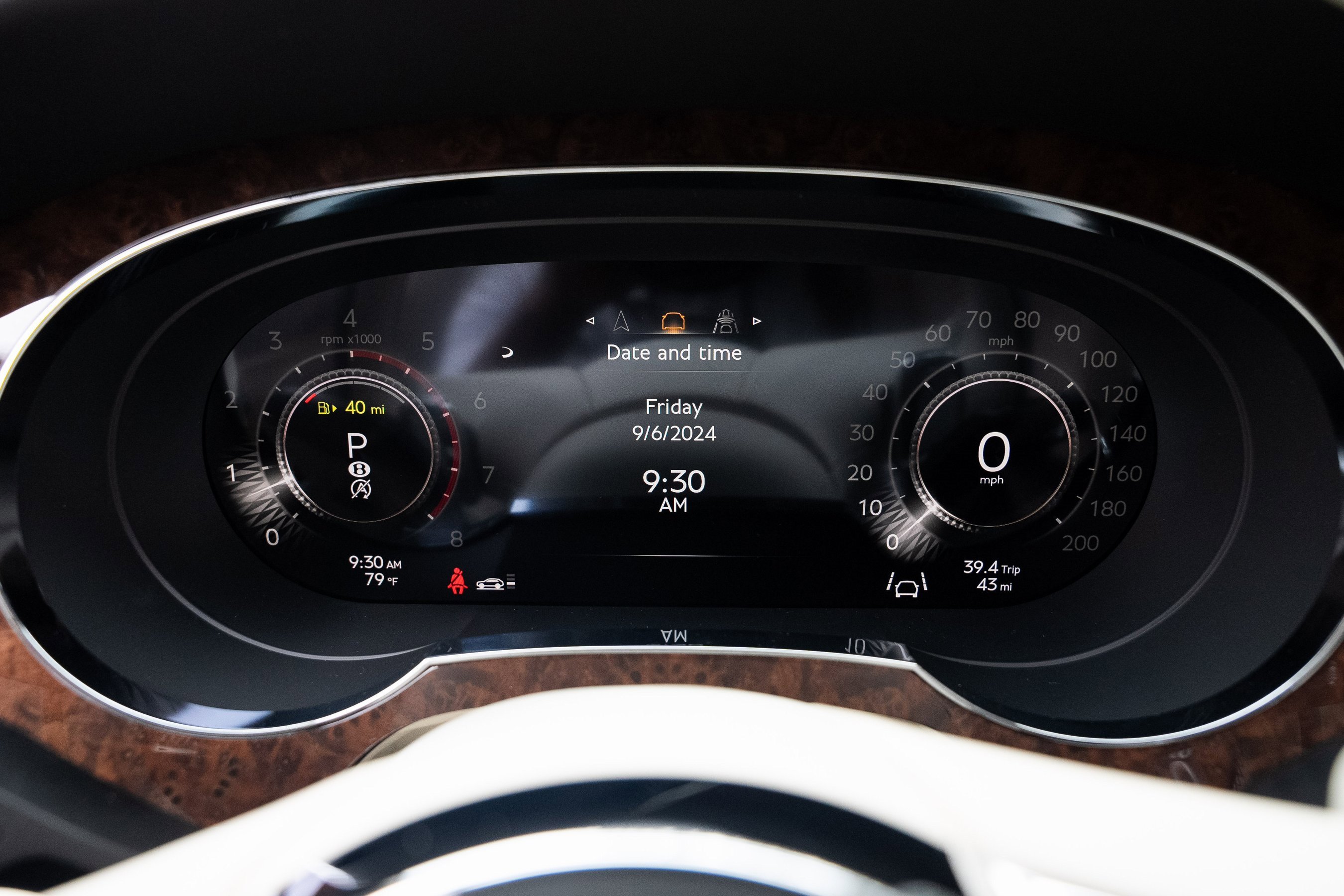 Used 2024 Bentley Bentayga Extended Wheelbase image 9