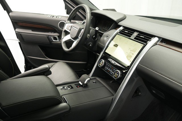 Used 2024 Land Rover Discovery Dynamic SE AWD/4WD image 52