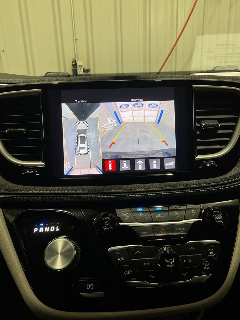 Used 2022 Chrysler Pacifica Touring-L w/ Uconnect Theater Family Group image 21