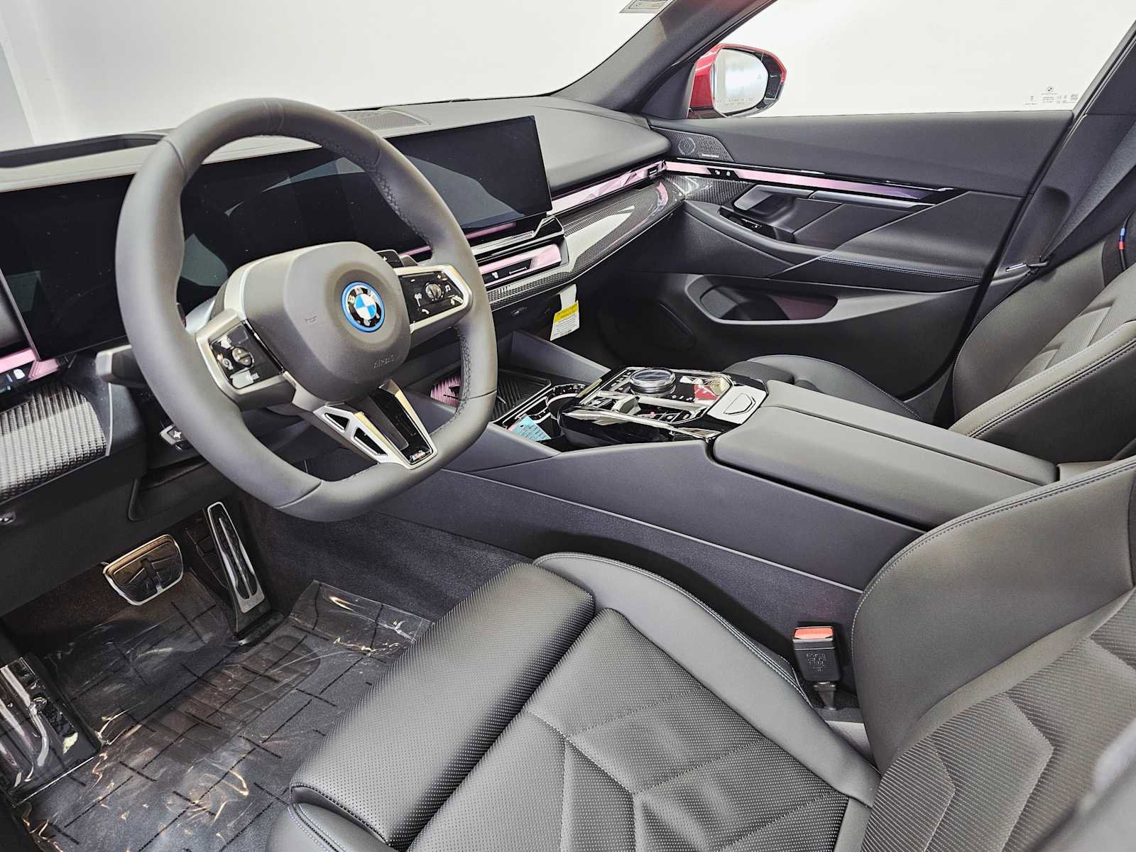 New 2026 BMW 550e xDrive w/ Premium Package image 2