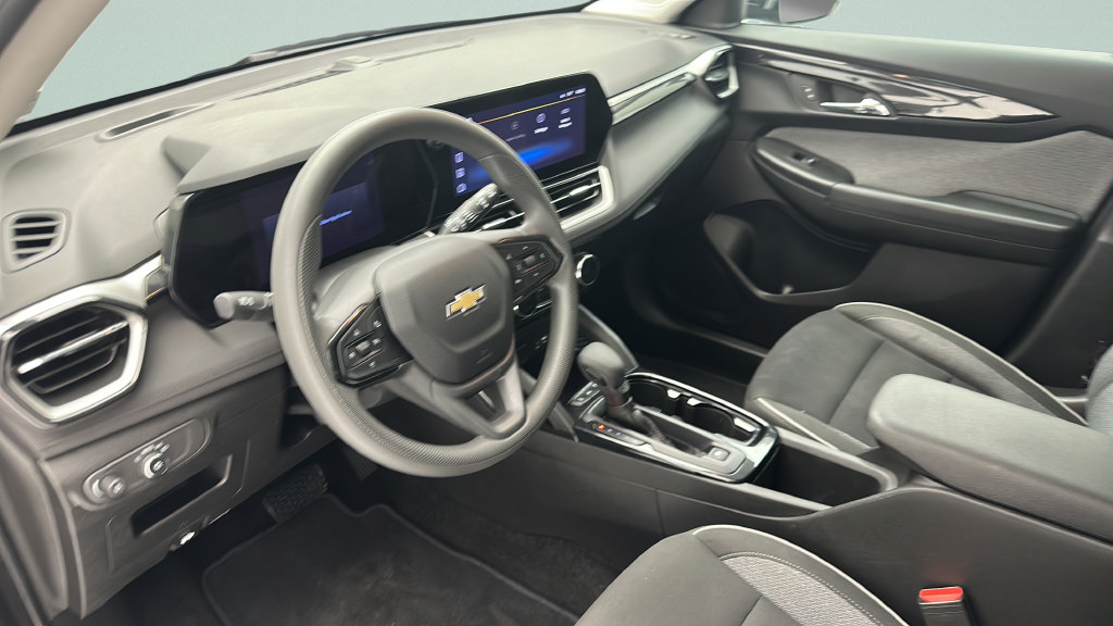 Used 2025 Chevrolet TrailBlazer LT AWD/4WD image 11