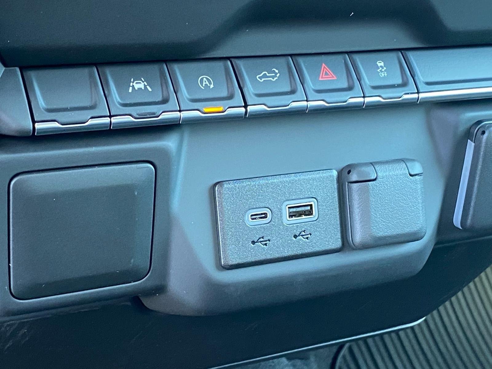 New 2026 Chevrolet Silverado 1500 Custom w/ LPO, Dark Essentials Package AWD/4WD image 19