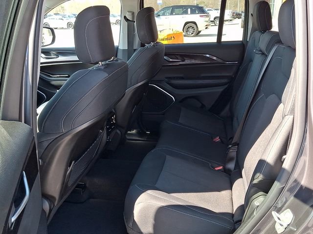 Used 2022 Jeep Grand Cherokee Laredo w/ Luxury Tech Group I image 8