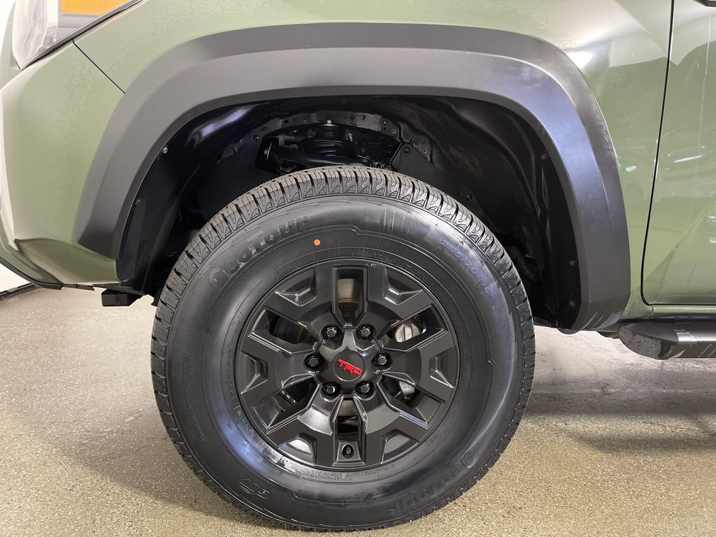 Certified 2022 Toyota Tacoma TRD Off-Road w/ TRD Premium Off Road Package AWD/4WD image 11