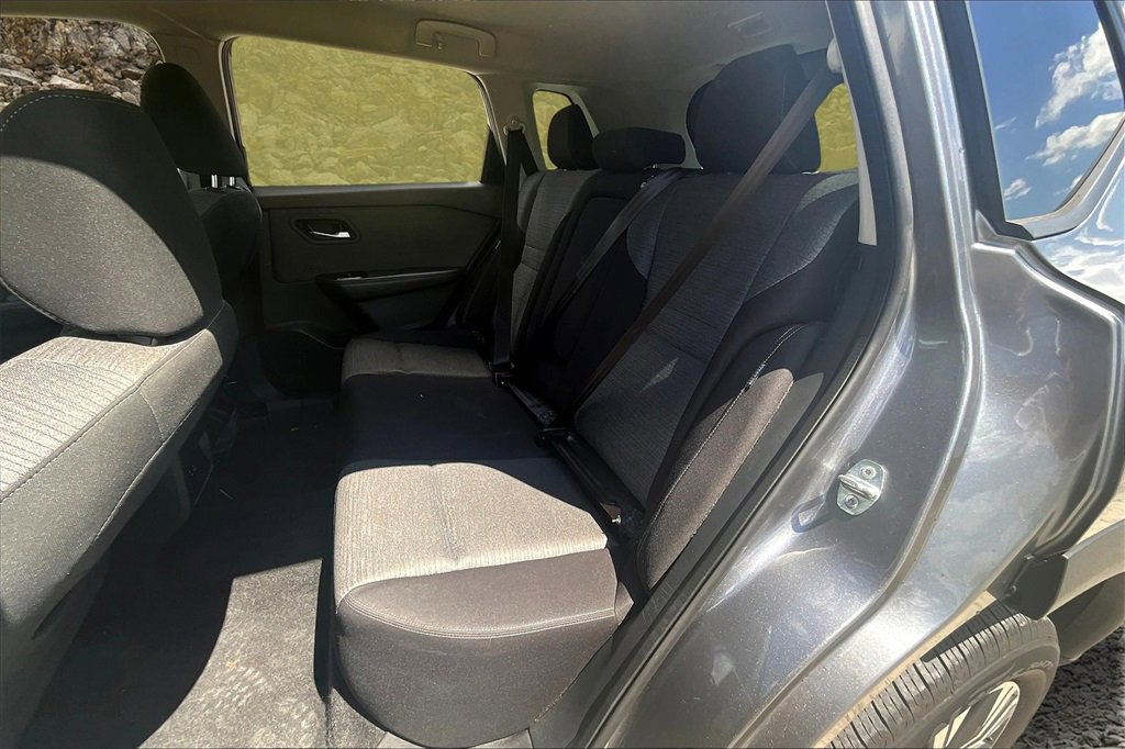 Used 2021 Nissan Rogue SV image 24