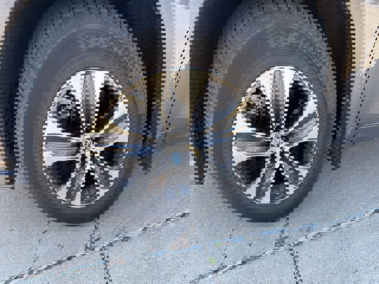 Used 2020 Toyota Highlander XLE image 7