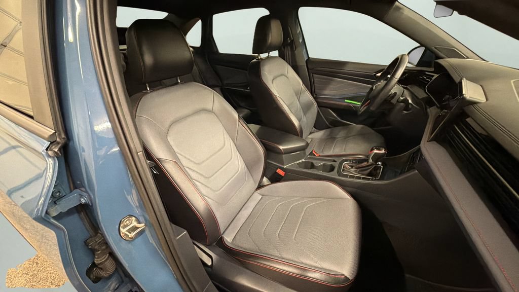 Used 2026 Volkswagen Jetta GLI Autobahn FWD image 9