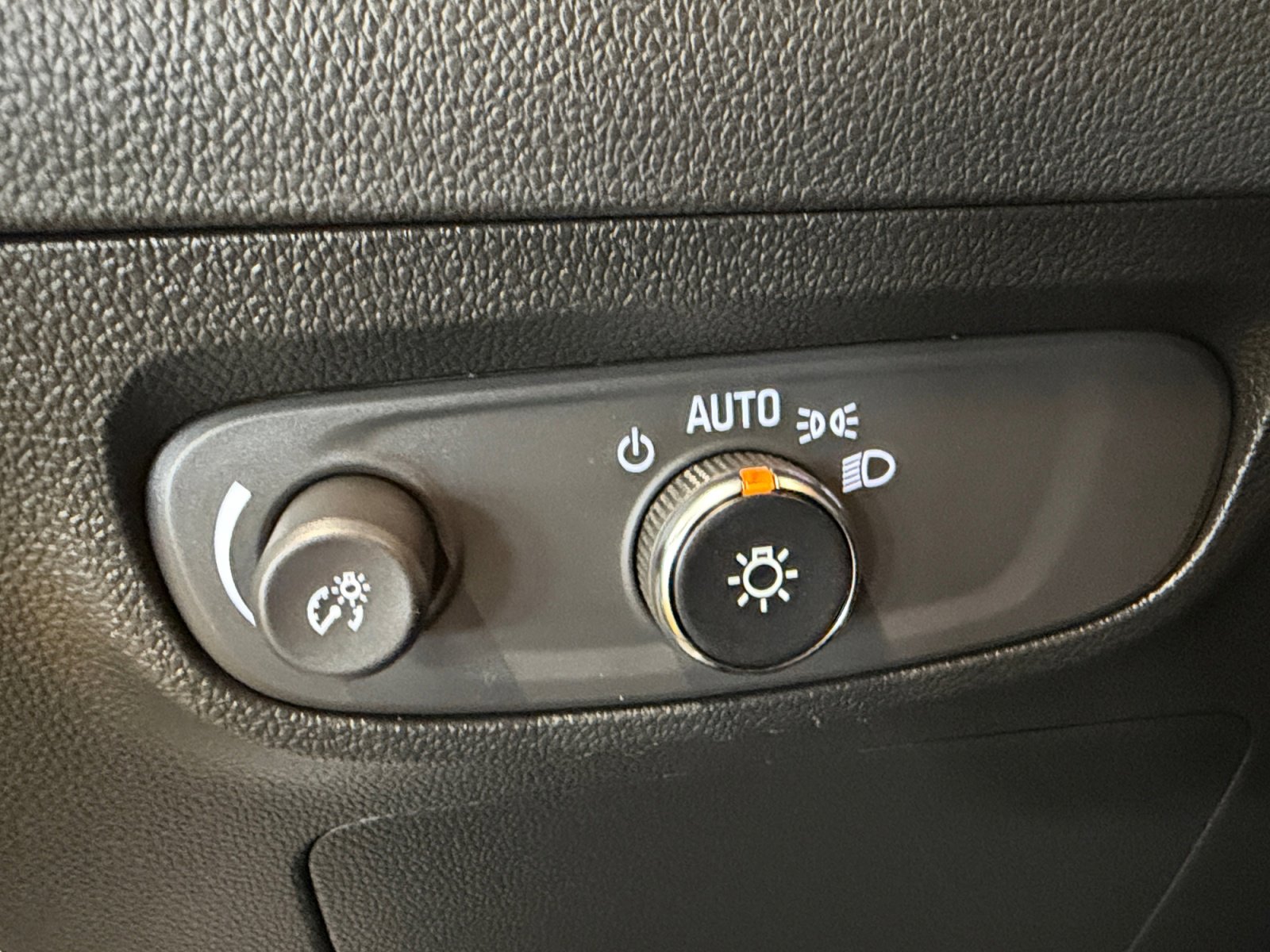 Used 2024 Buick Encore GX Sport Touring FWD image 25