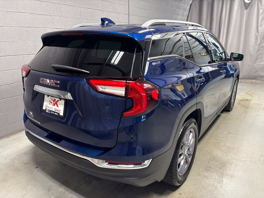 Used 2022 GMC Terrain SLT w/ LPO, Floor Liner Package FWD image 2