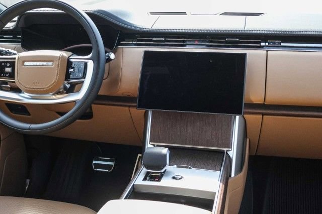 New 2025 Land Rover Range Rover Long Wheelbase SE image 15