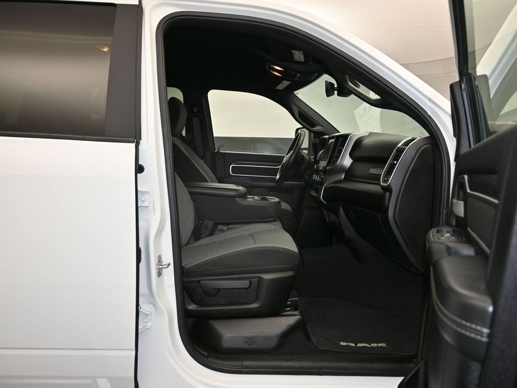 Used 2024 RAM 2500 Big Horn AWD/4WD image 25
