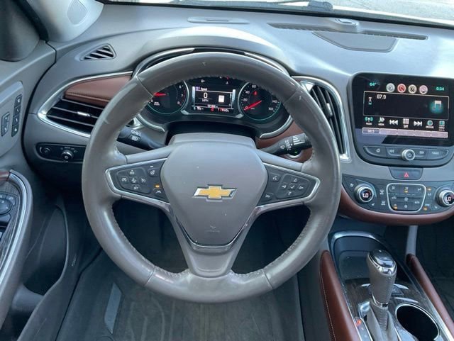 Used 2018 Chevrolet Malibu Premier w/ Premier Sun and Wheel Package FWD image 25