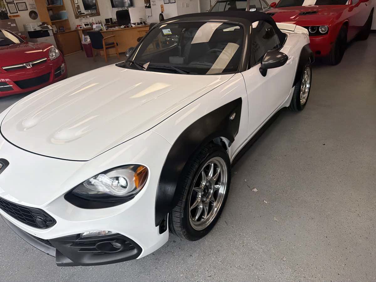Used 2017 FIAT 124 Spider Abarth RWD image 6