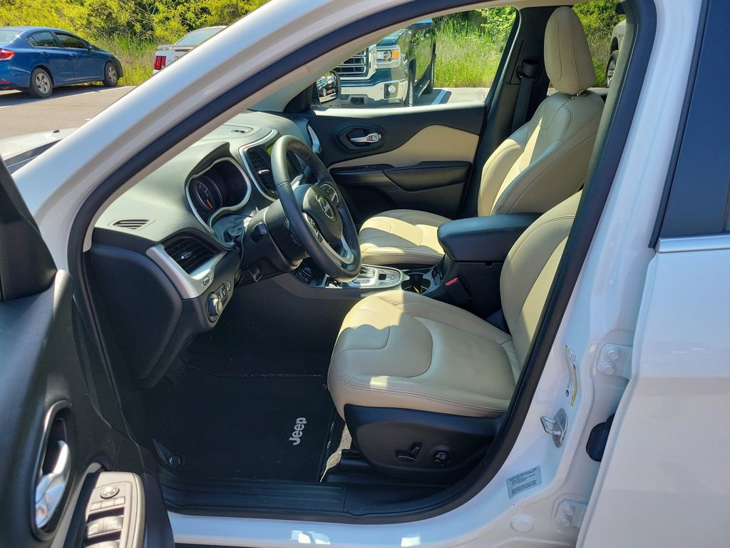 Used 2016 Jeep Cherokee Latitude w/ Comfort/Convenience Group FWD image 29