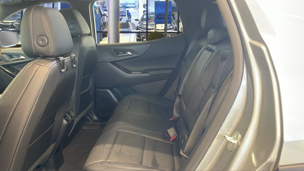 Used 2026 Chevrolet Equinox LT w/ Convenience Package II FWD image 16