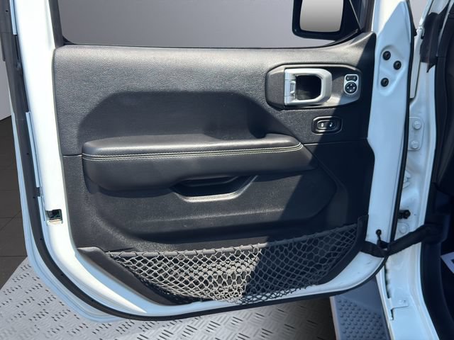 Used 2018 Jeep Wrangler Unlimited Sahara w/ Dual Top Group AWD/4WD image 13