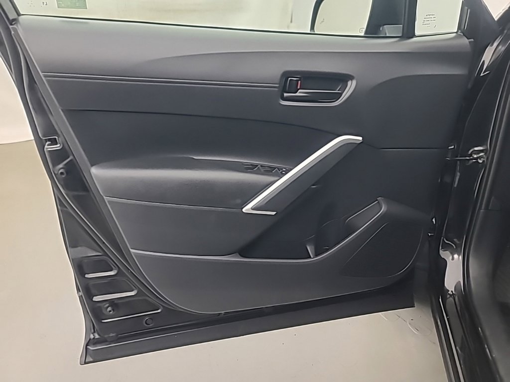 Used 2025 Toyota Corolla Cross LE FWD image 23