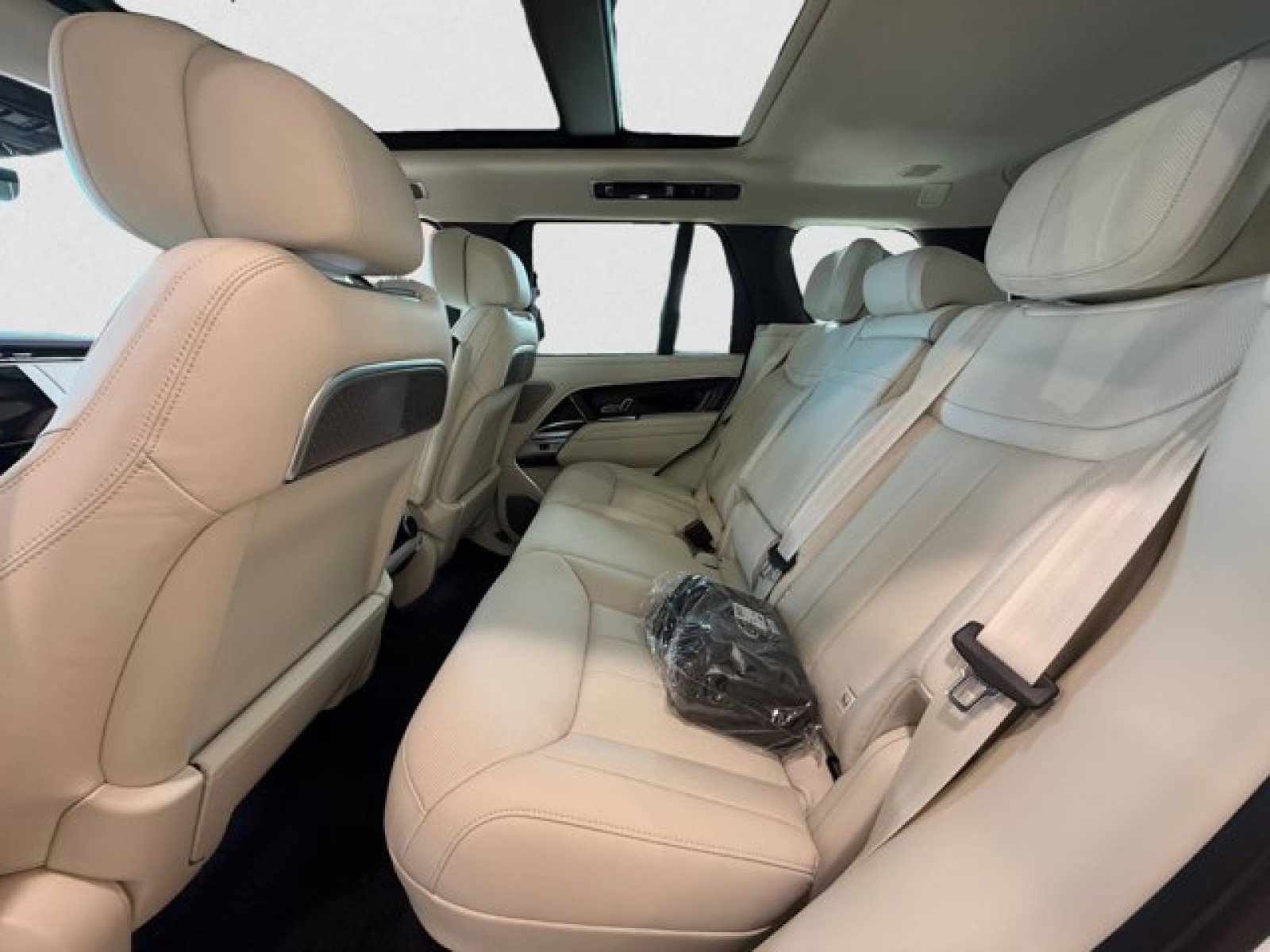 New 2026 Land Rover Range Rover Autobiography AWD/4WD image 18