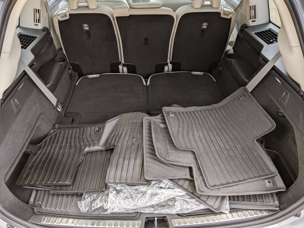 Certified 2025 Volvo XC90 T8 Plus w/ Protection Package Premier AWD/4WD image 14