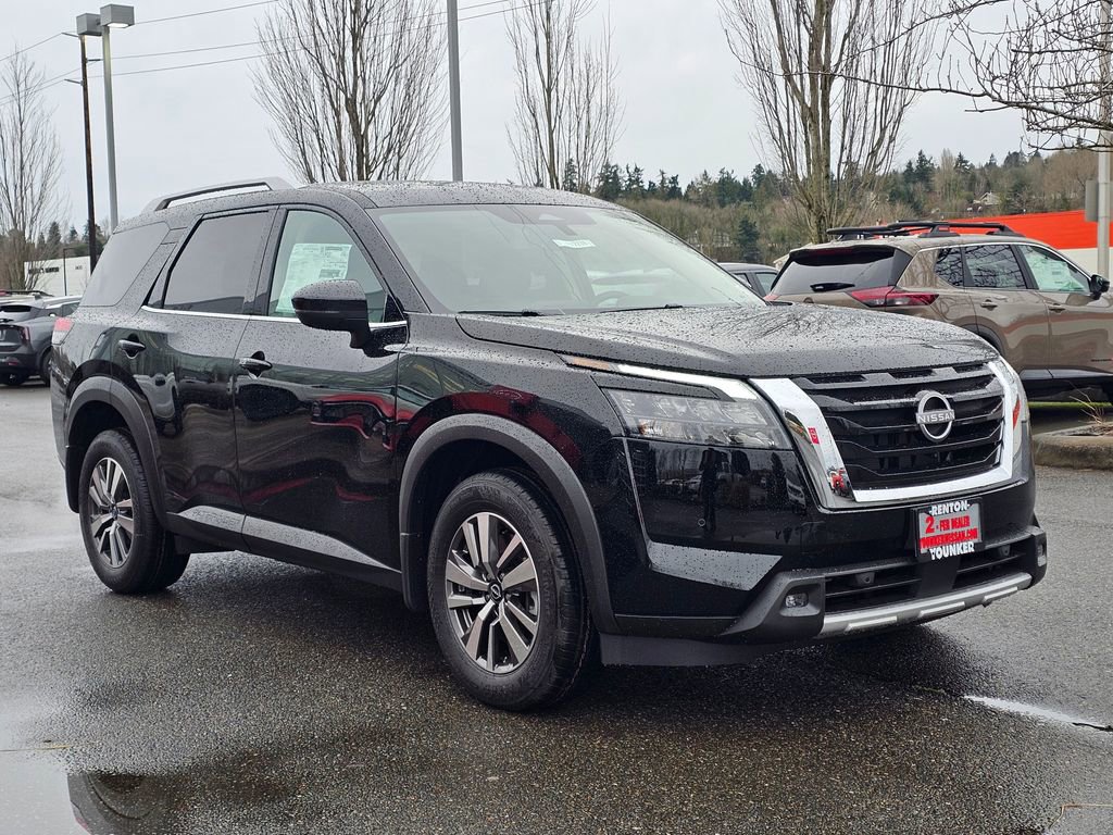 New 2025 Nissan Pathfinder SL image 3