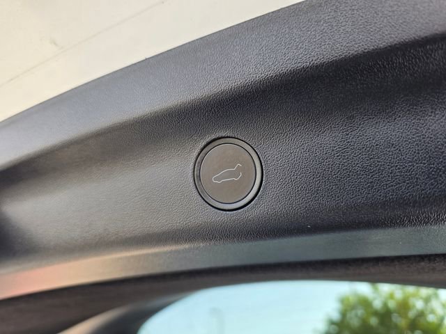 Used 2022 Tesla Model Y Long Range AWD/4WD image 15