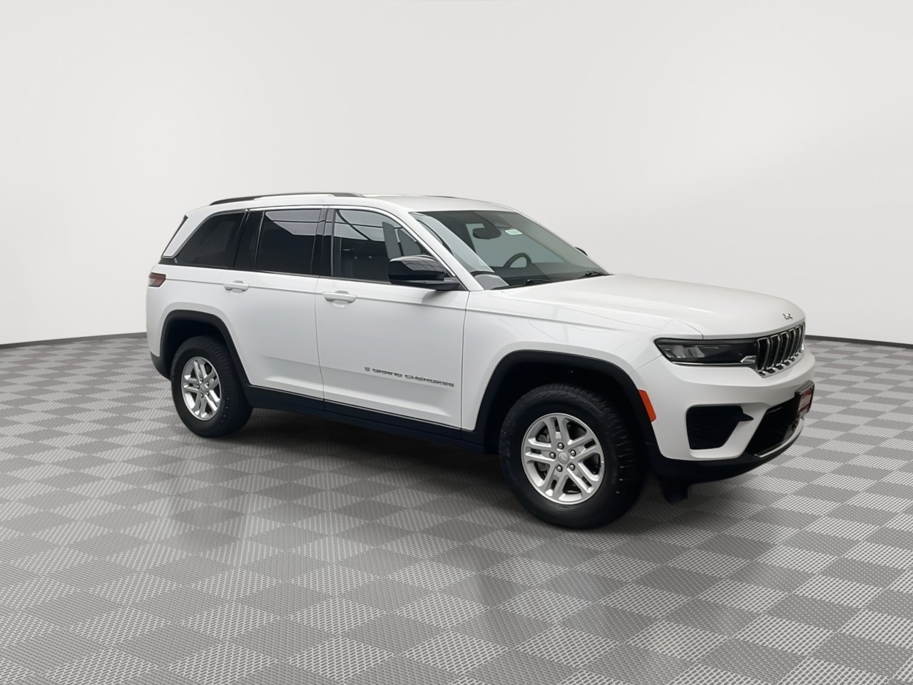 Used 2023 Jeep Grand Cherokee Laredo image 36