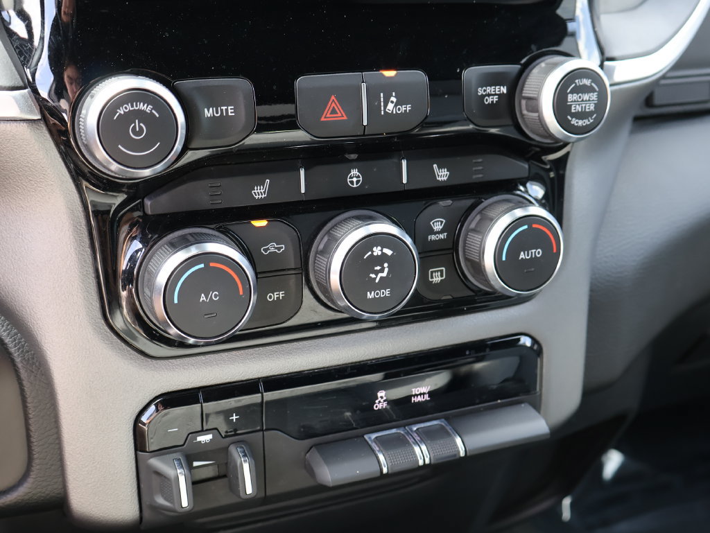 Used 2023 RAM 1500 Big Horn AWD/4WD image 36