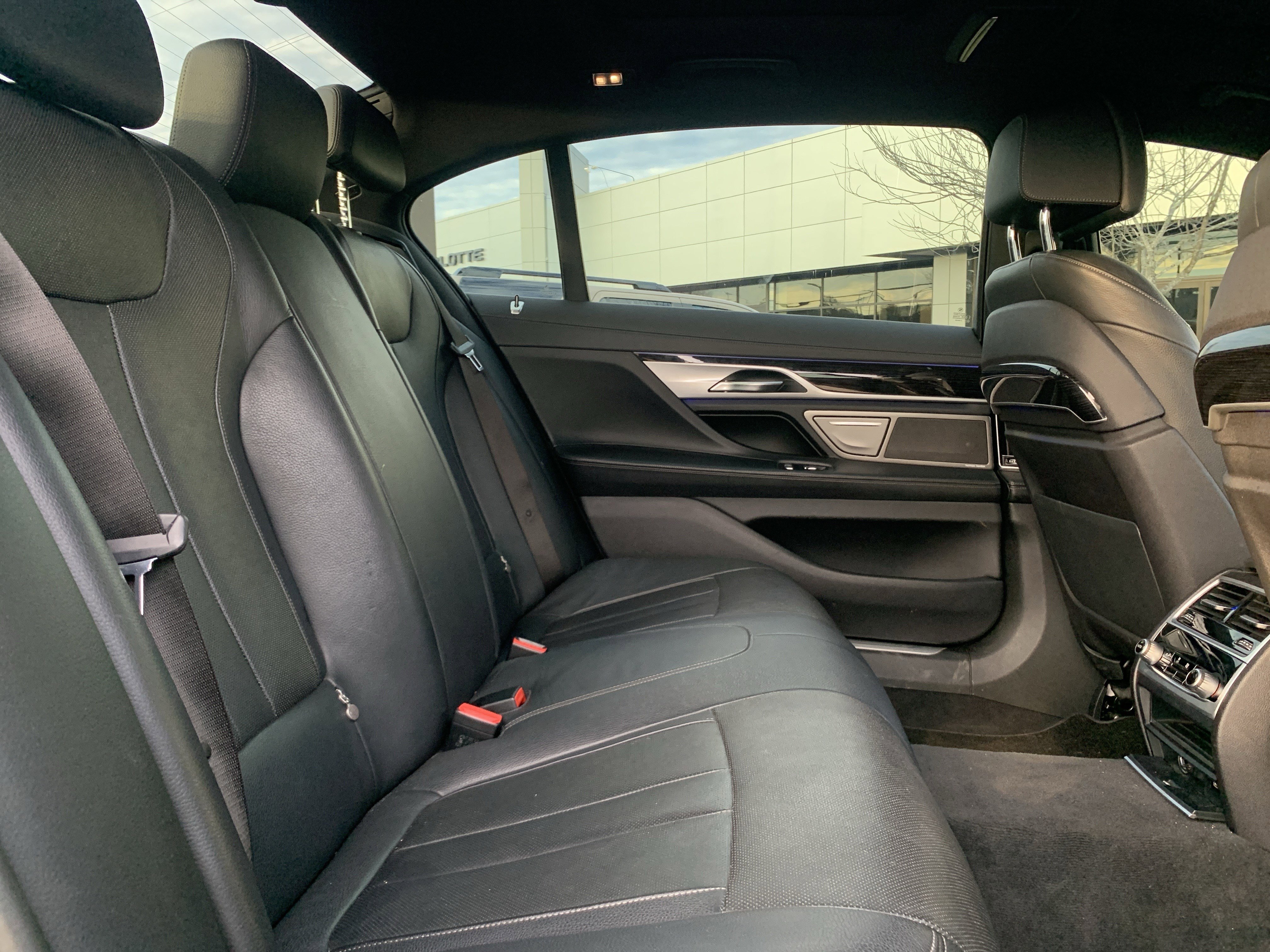 Used 2020 BMW 740i w/ M Sport Package image 33