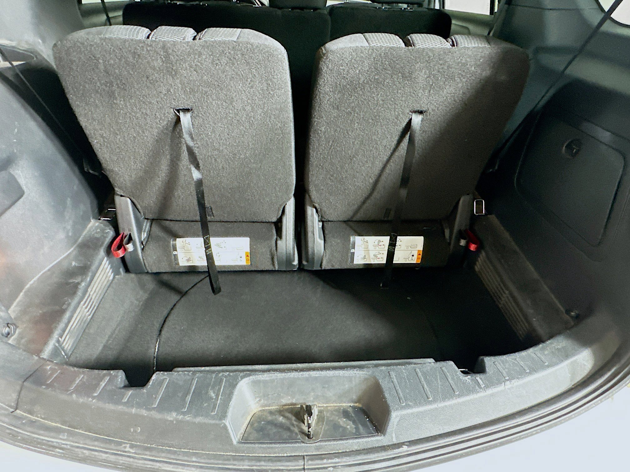 Used 2017 Ford Explorer XLT image 28