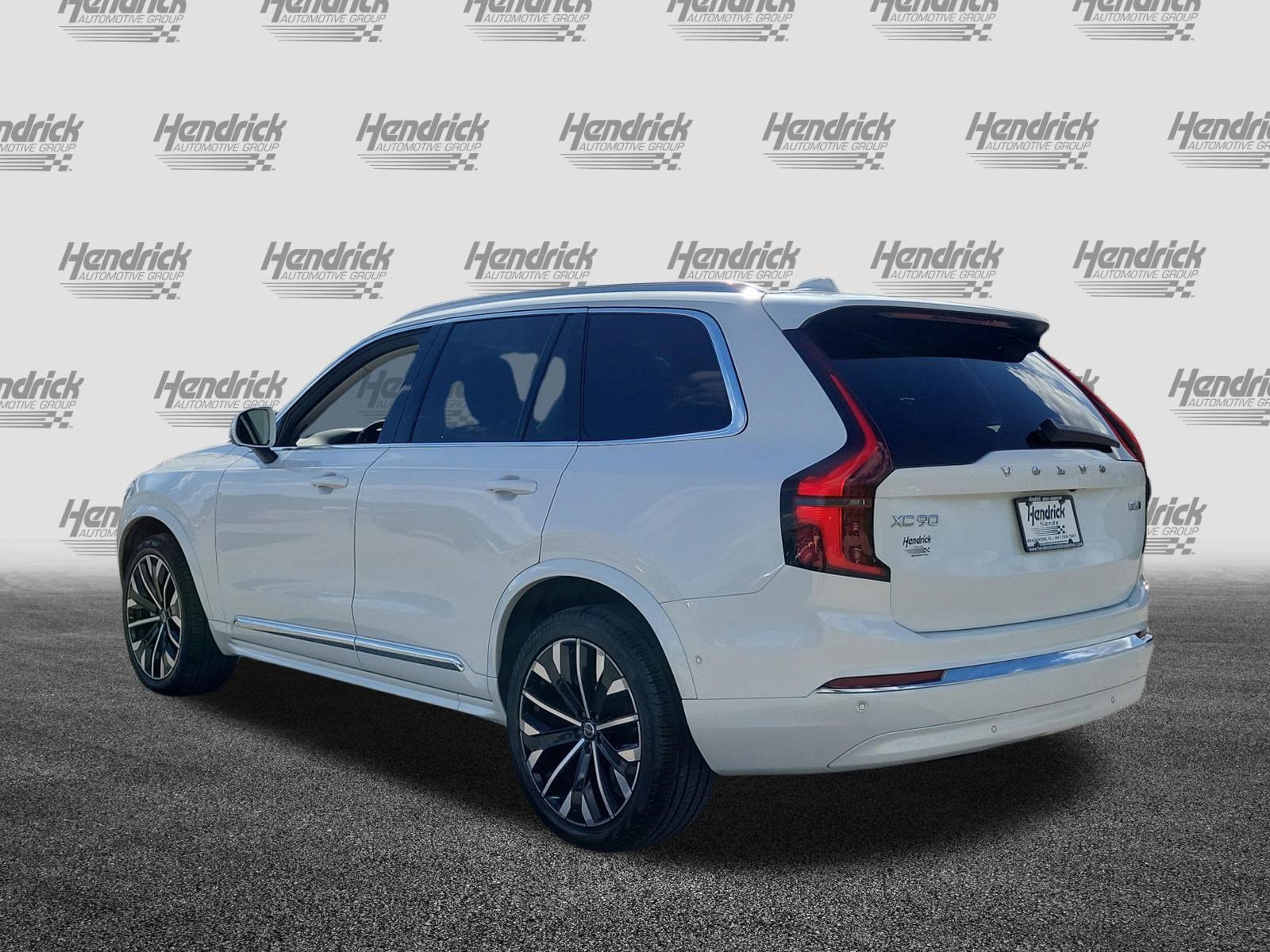 Used 2025 Volvo XC90 B6 Plus image 8