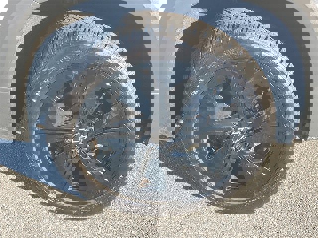 Certified 2025 Volkswagen Taos SE w/ Panoramic Sunroof Package image 5