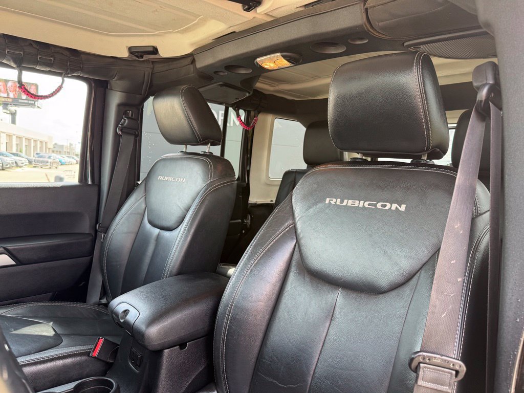 Used 2015 Jeep Wrangler Unlimited Rubicon w/ Connectivity Group AWD/4WD image 17