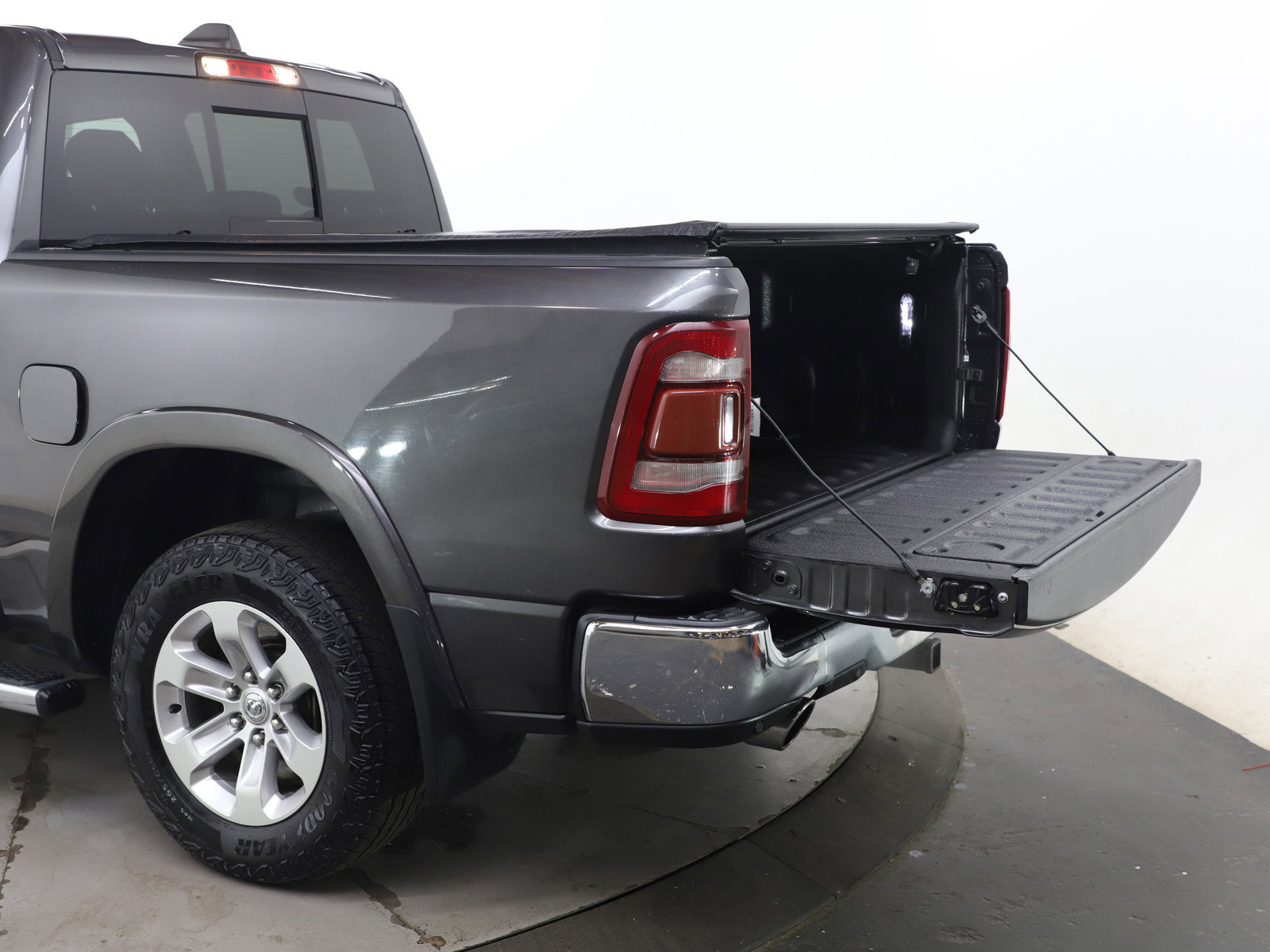Used 2019 RAM 1500 Laramie image 18