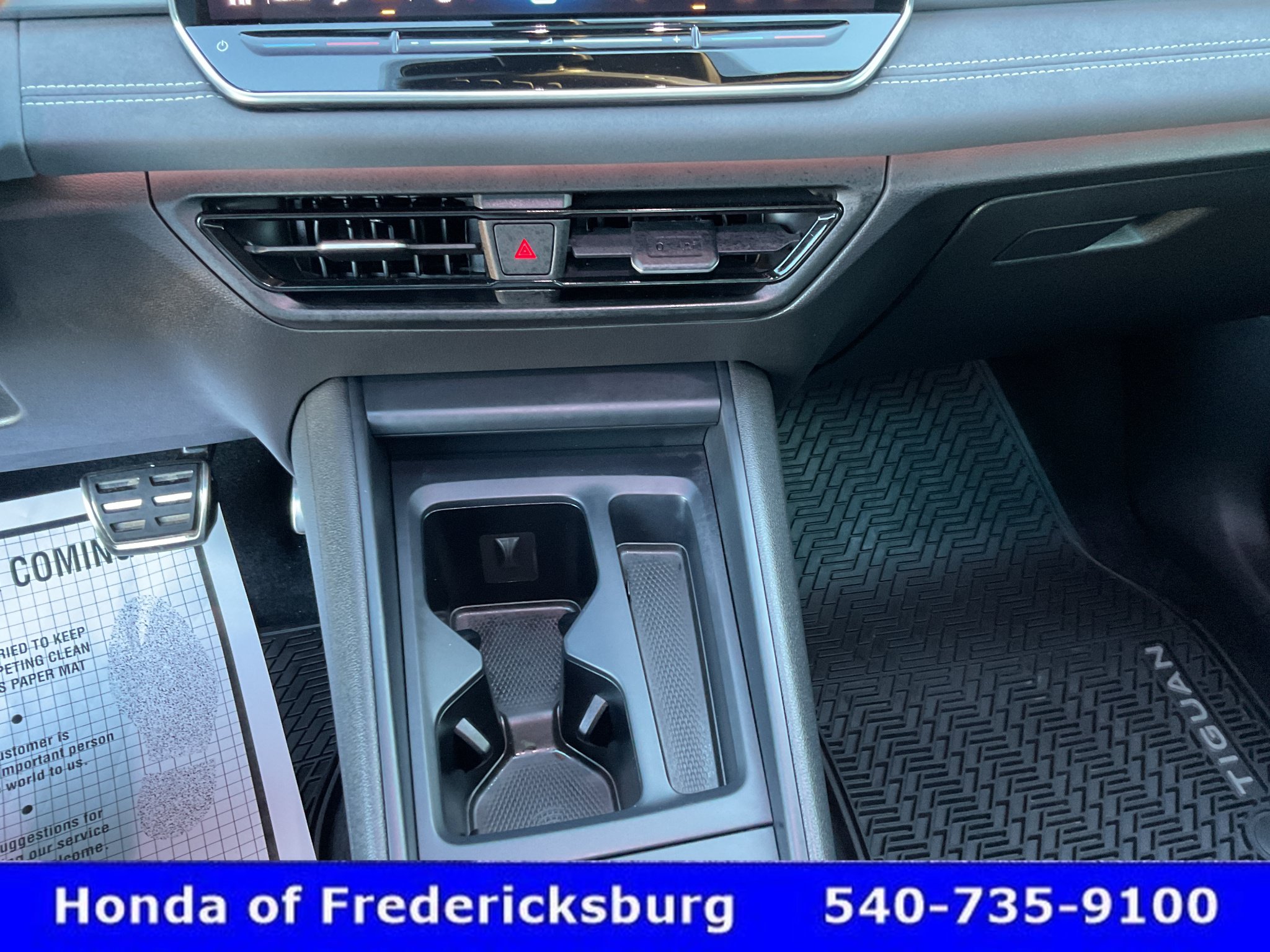 Used 2025 Volkswagen Tiguan SE R-Line AWD/4WD image 34