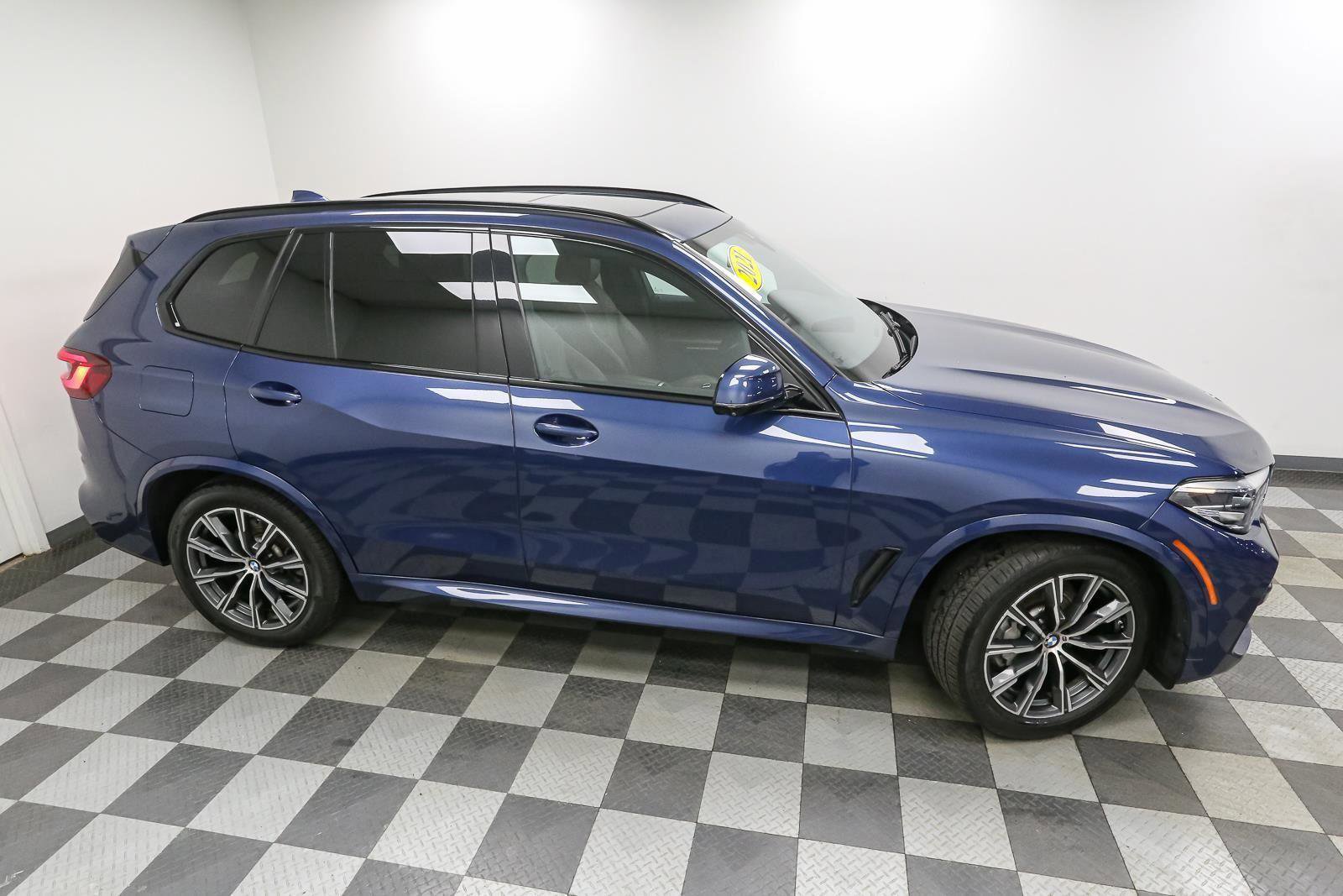 Used 2021 BMW X5 xDrive40i w/ M Sport Package image 5