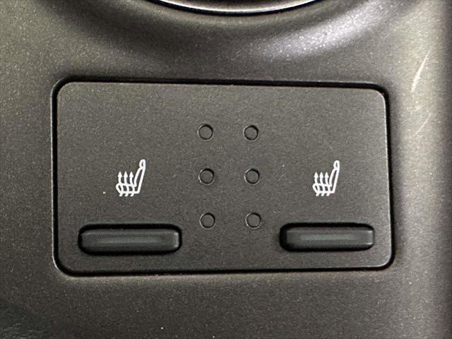 Used 2023 Toyota Camry SE w/ Cold Weather Package FWD image 27
