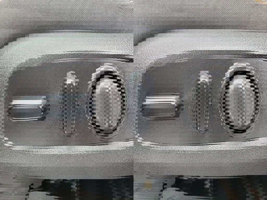 Used 2018 Chevrolet Equinox LT image 18