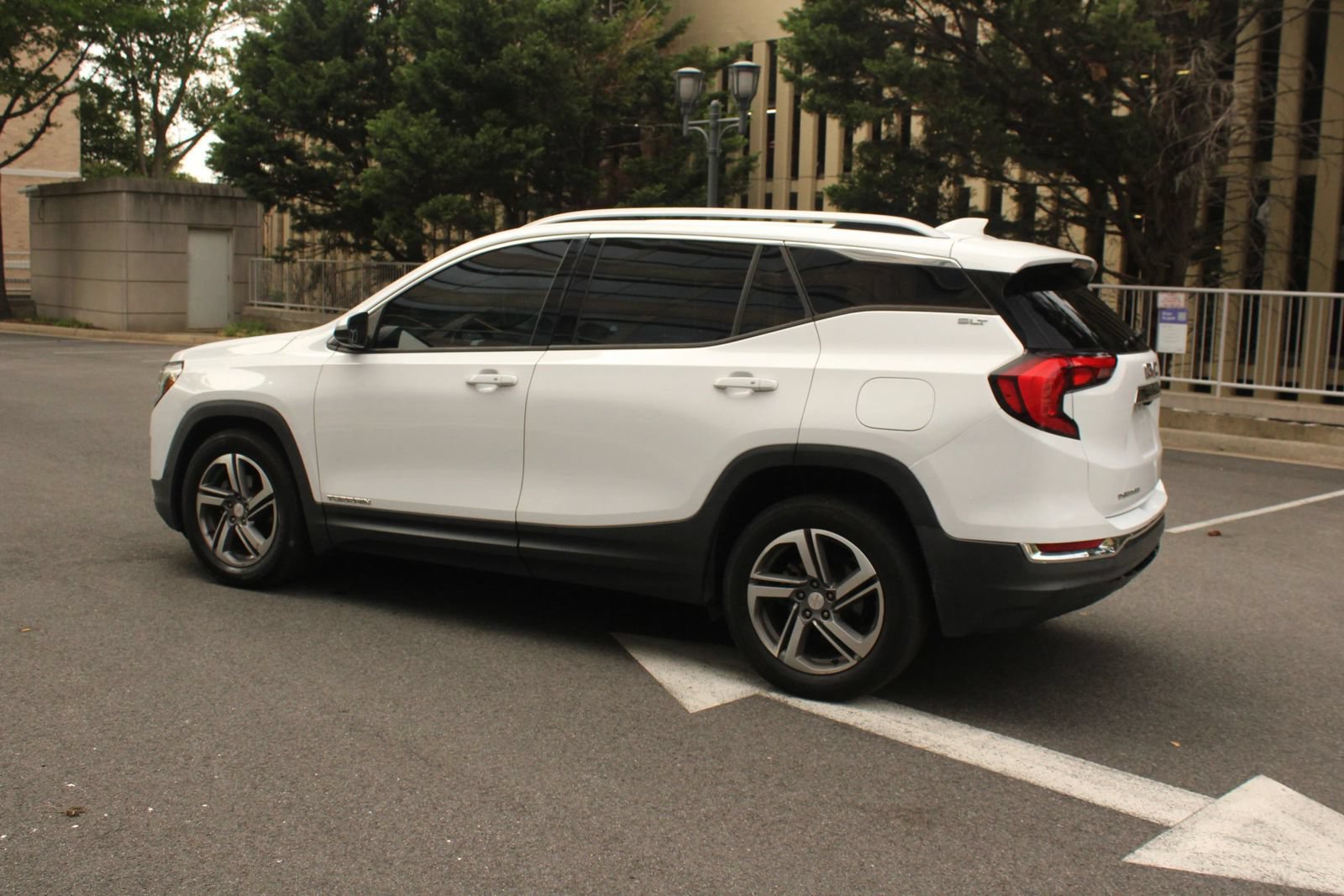 Used 2020 GMC Terrain SLT FWD image 9