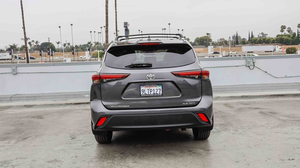Used 2024 Toyota Highlander XLE AWD/4WD image 8