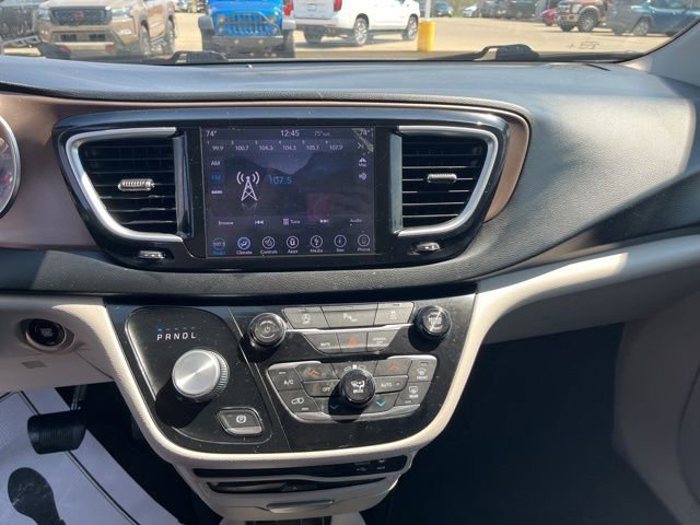 Used 2018 Chrysler Pacifica Touring-L Plus image 15